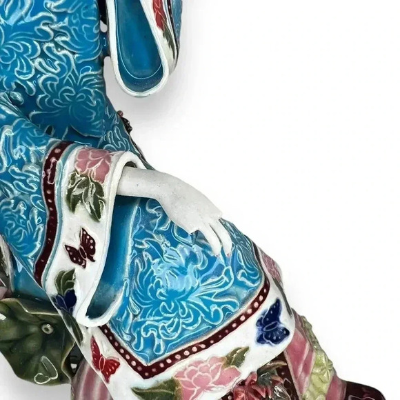 VTG 10" Chinese Porcelain ShiWan Belle Lady Sitting Holding A Parasol Figurine - Picture 3 of 10